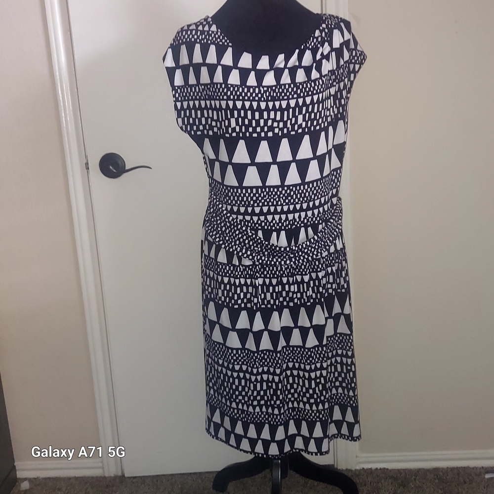 Vince Camuto Black & White Geometric Print Dress – Size M